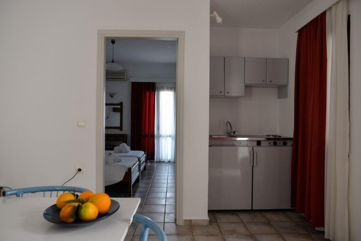 Eva Suites & Apartments Agia Marina エクステリア 写真