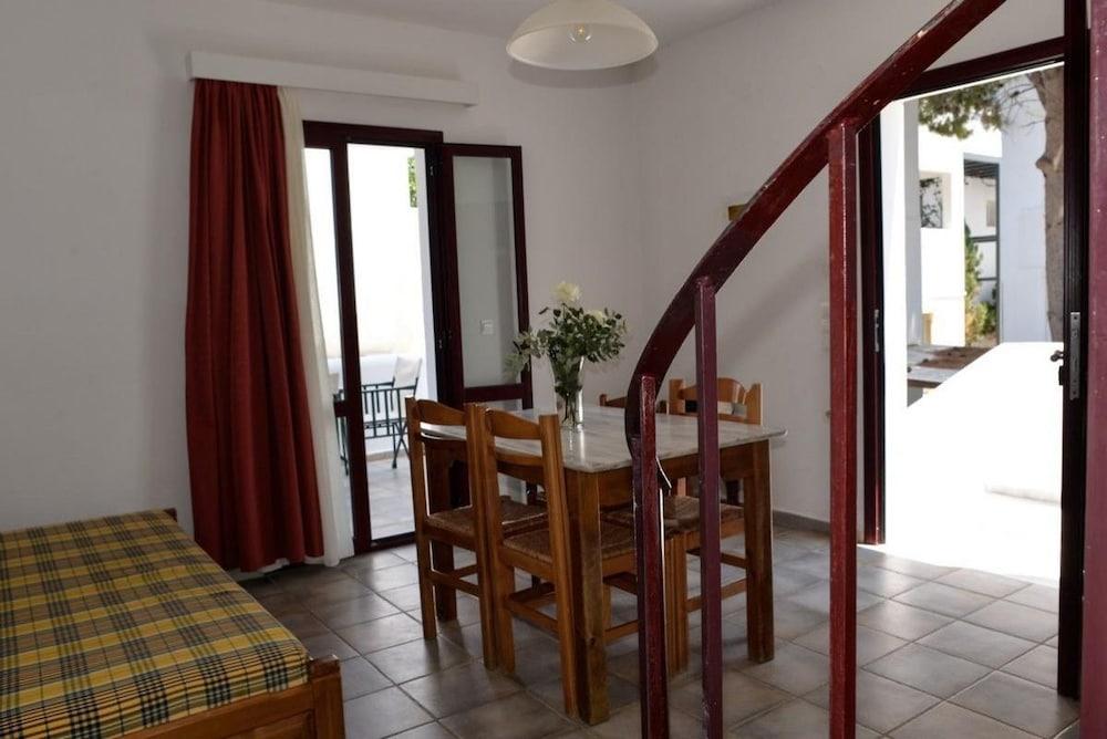 Eva Suites & Apartments Agia Marina エクステリア 写真