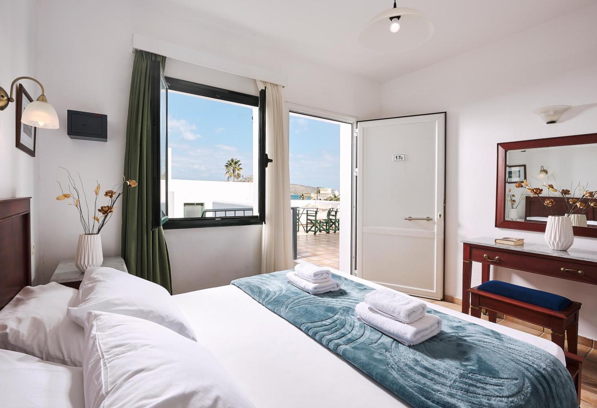 Eva Suites & Apartments Agia Marina エクステリア 写真